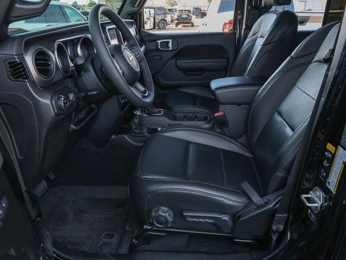 Used 2023 Jeep Gladiator Willys image 11