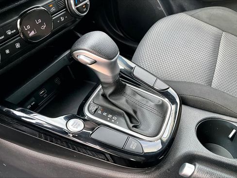 Used 2024 Kia Soul S FWD image 16