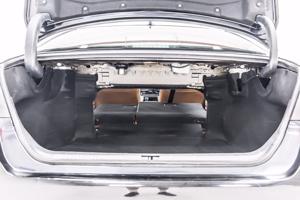 Used 2019 Toyota Avalon Limited FWD image 38
