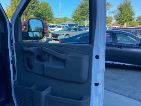 Used 2019 Chevrolet Express 2500 image 18