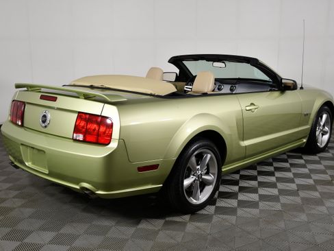 Used 2006 Ford Mustang GT RWD image 6