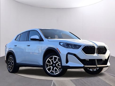 Certified 2025 BMW X2 xDrive28i w/ Technology Package image 1
