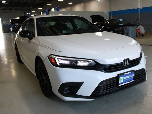 Used 2023 Honda Civic Sport image 3