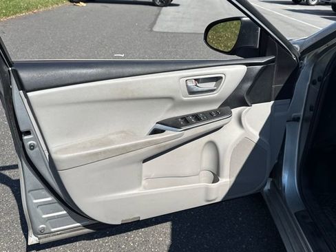 Used 2016 Toyota Camry SE w/ Four Season Floor Mat Package image 22