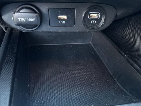 Used 2023 Hyundai Elantra SE image 25