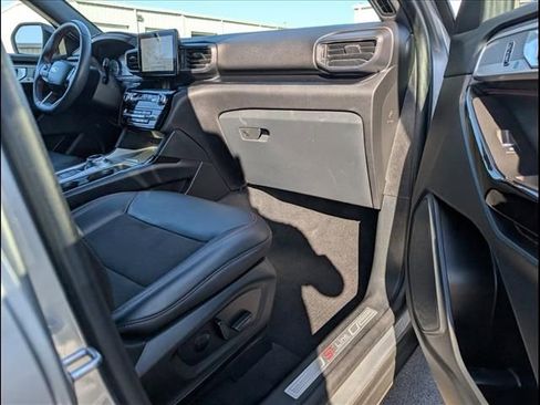 Used 2023 Ford Explorer ST-Line image 23
