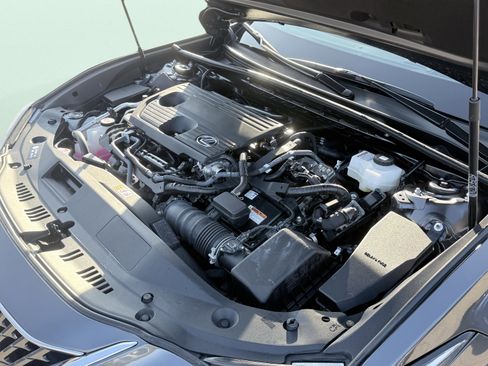 Used 2025 Lexus ES 300h F Sport image 54