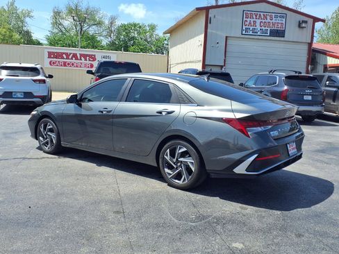 Used 2024 Hyundai Elantra Limited FWD image 3
