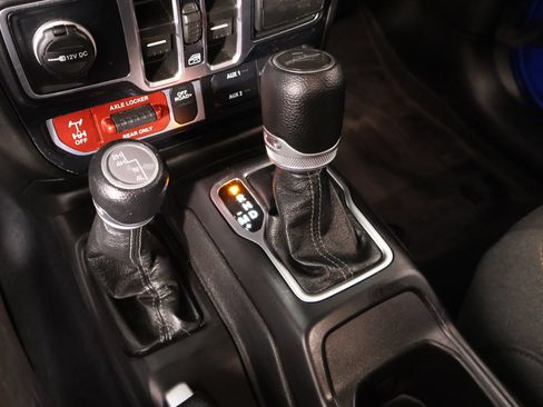 Used 2024 Jeep Gladiator Sport AWD/4WD image 8