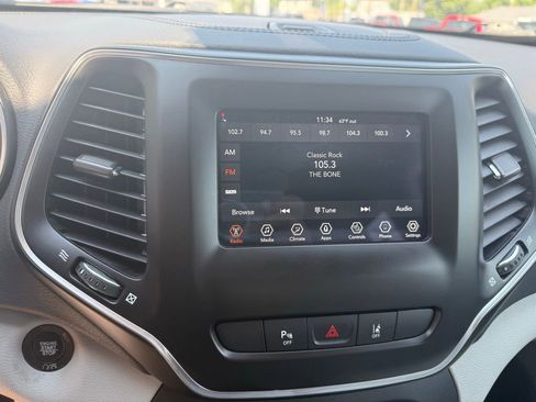 Certified 2021 Jeep Cherokee Latitude Lux w/ Mopar Interior Package image 17