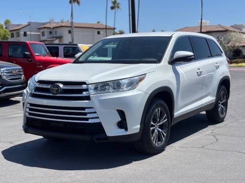 Used 2019 Toyota Highlander LE FWD image 7