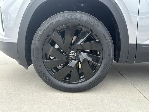 New 2026 Volkswagen Atlas SE FWD image 9