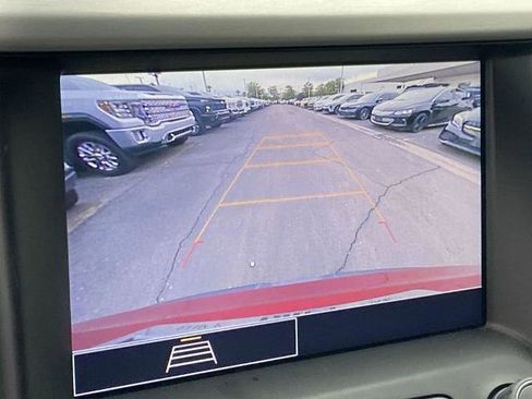 Used 2023 GMC Acadia SLE w/ Driver Convenience Package image 10