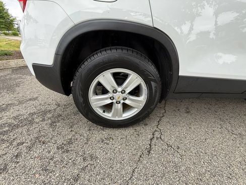 Used 2020 Chevrolet Trax LT w/ LT Convenience Package FWD image 30