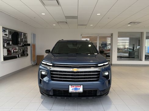 Used 2025 Chevrolet Traverse LT image 7