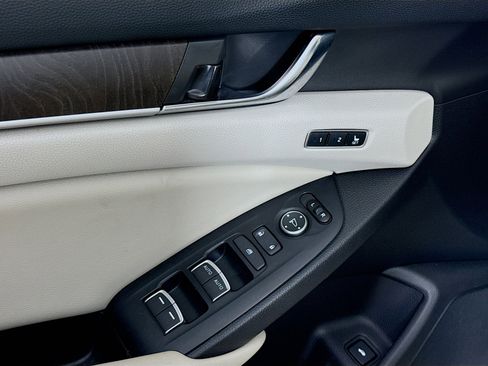 Used 2019 Honda Accord Touring image 22