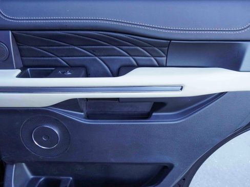 Used 2020 Ford Expedition Platinum image 34