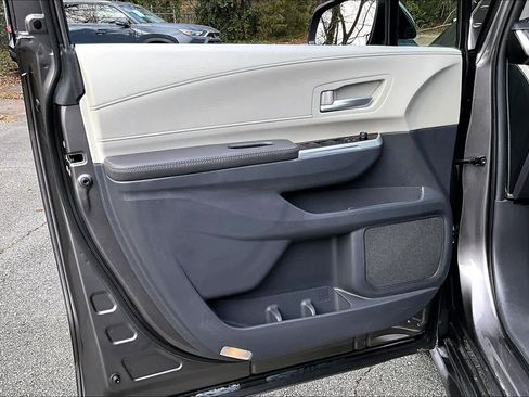 Certified 2024 Toyota Sienna XLE image 22