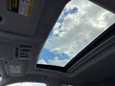 Used 2020 Toyota Highlander Limited image 16