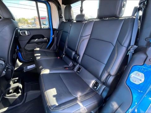 New 2026 Jeep Gladiator Sport AWD/4WD image 17