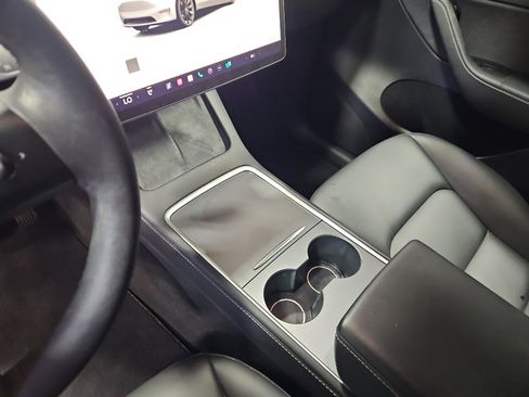 Used 2022 Tesla Model Y Long Range image 19