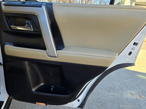 Used 2017 Toyota 4Runner SR5 Premium image 57