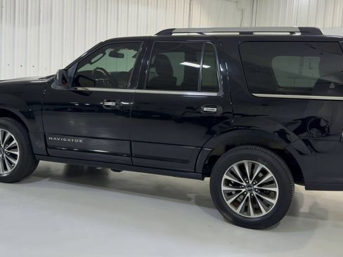 Used 2017 Lincoln Navigator Select RWD image 7