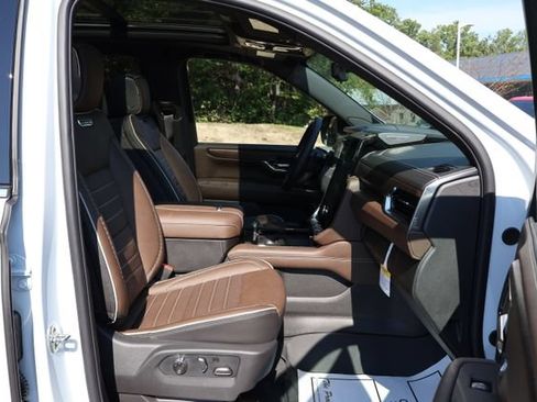New 2026 GMC Yukon Denali Ultimate w/ LPO, Floor Liner Package AWD/4WD image 30
