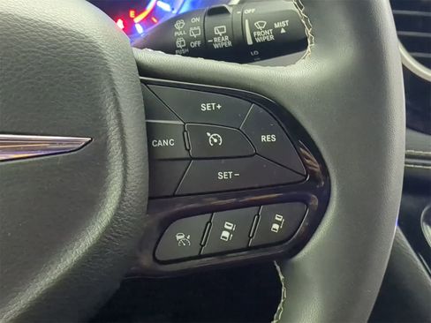 Used 2023 Chrysler Pacifica Touring-L w/ S Appearance Package image 23