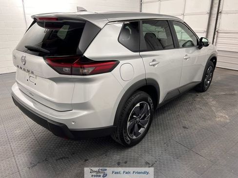 Used 2025 Nissan Rogue SV FWD image 7