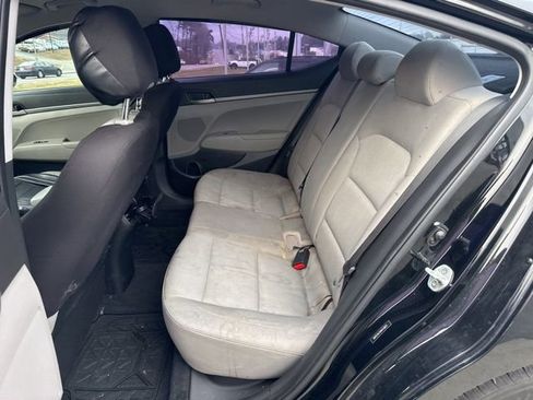 Used 2017 Hyundai Elantra SE image 13