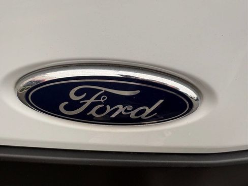 Used 2019 Ford Transit 150 XLT image 12