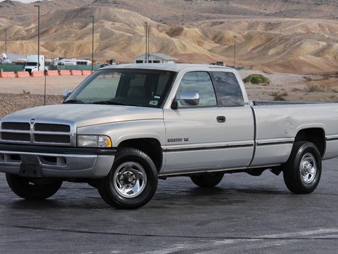 Used 1997 Dodge Ram 2500 Truck 2WD Club Cab image 3