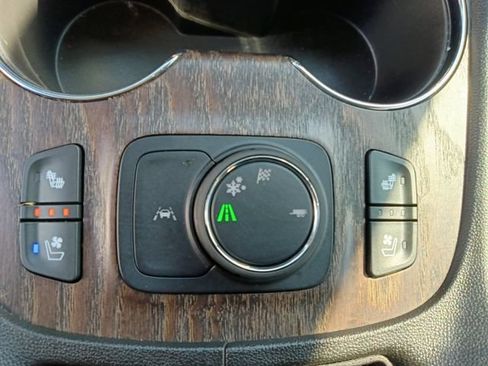 Used 2023 GMC Acadia Denali w/ Denali Ultimate Package FWD image 10