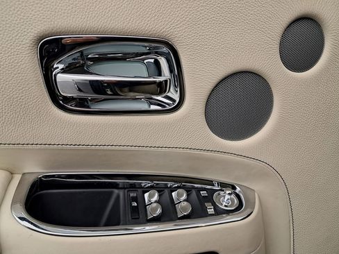 Used 2011 Rolls-Royce Ghost image 17