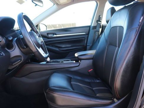 Used 2024 Nissan Altima 2.5 SR image 9