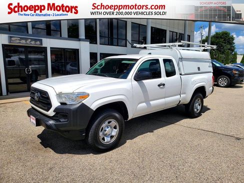 Used 2016 Toyota Tacoma SR RWD image 1