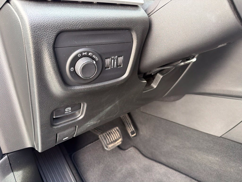 Used 2023 Jeep Grand Cherokee Altitude AWD/4WD image 39