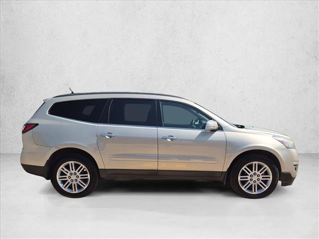 Used 2015 Chevrolet Traverse LT w/ Style and Technology Package FWD image 4