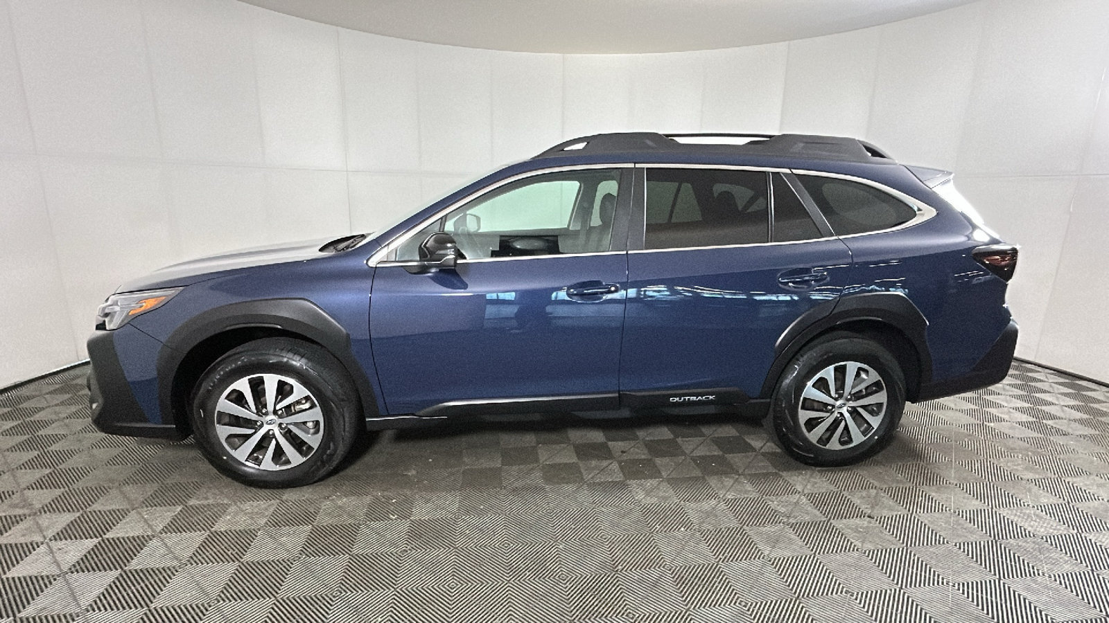 Used 2025 Subaru Outback Premium AWD/4WD image 6