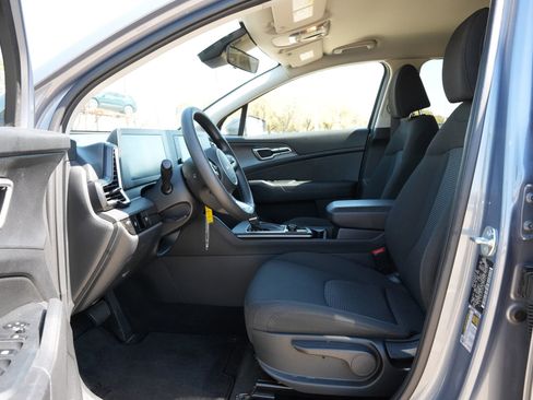 Used 2025 Kia Sportage LX image 17