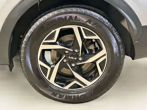 Used 2023 Kia Sportage LX image 7
