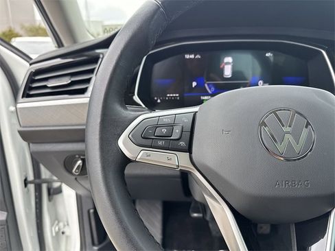 Used 2024 Volkswagen Jetta SE w/ Panoramic Sunroof Package image 16