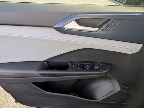 Used 2024 Volkswagen Taos SE image 13