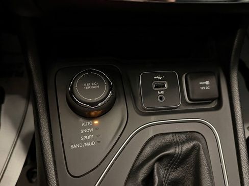 Used 2021 Jeep Cherokee Latitude Lux AWD/4WD image 17