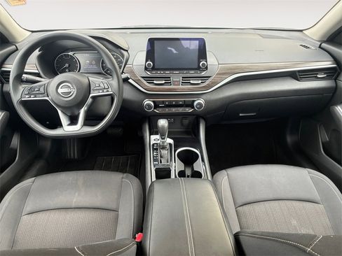 Used 2024 Nissan Altima 2.5 SV image 10