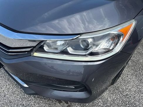 Used 2017 Honda Accord EX-L image 11