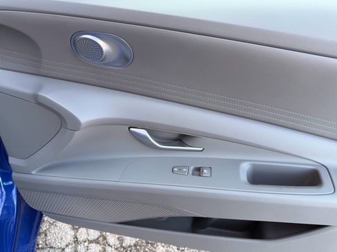 Certified 2024 Hyundai Elantra SE image 25