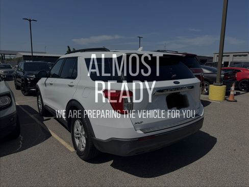 Used 2020 Ford Explorer XLT RWD image 3