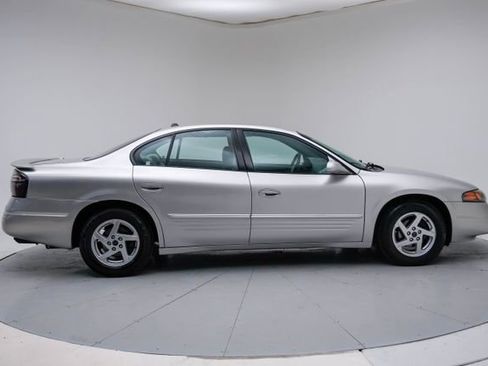 Used 2004 Pontiac Bonneville SE image 6